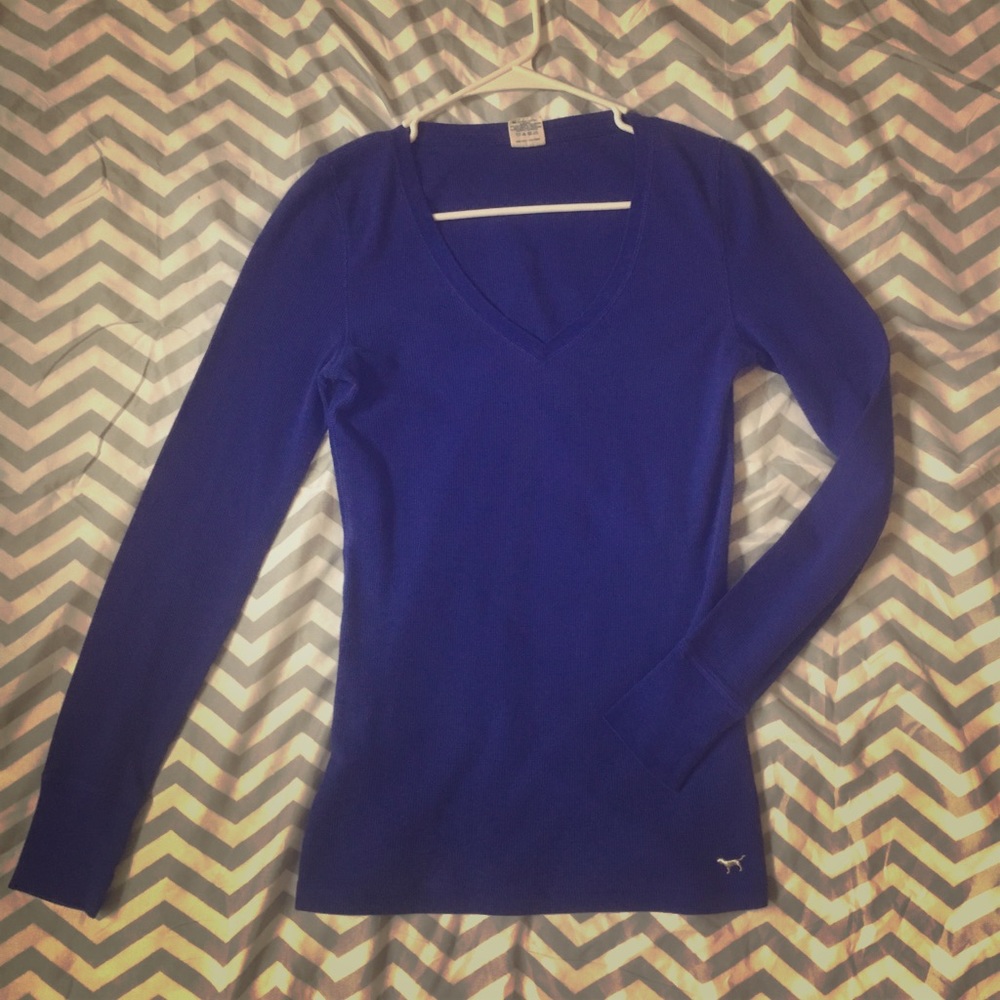 VS V-neck top